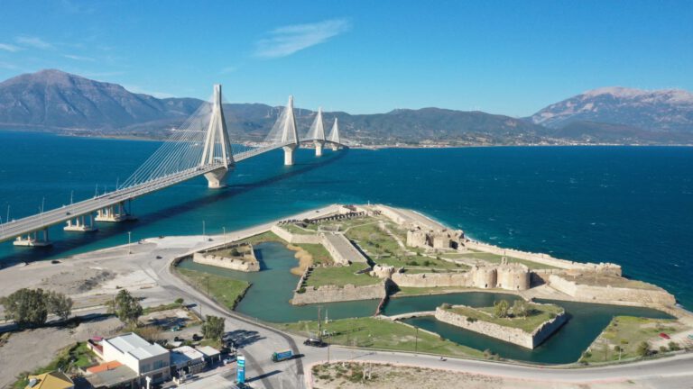 Die Brücke um mit dem Wohnmobil auf die Peleponnes zu kommen